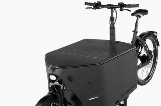 Box mit flachem Cover